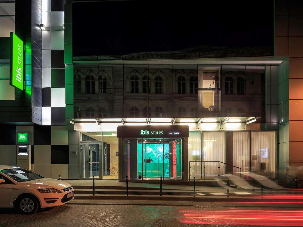 ホテル イビス スタイルズ リヴィフ センター リヴィウ エクステリア 写真